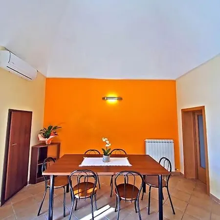 Le Volte Del Conte, Castro
